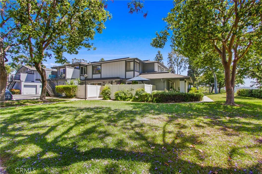 Yorba Linda, CA 92886,6443 Olive Branch LN #11