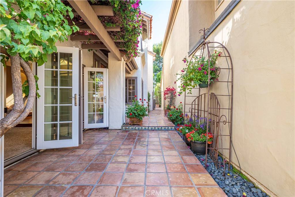 Long Beach, CA 90803,5620 La Paz ST