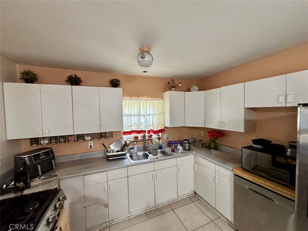 Los Angeles, CA 90065,4126 Toland WAY