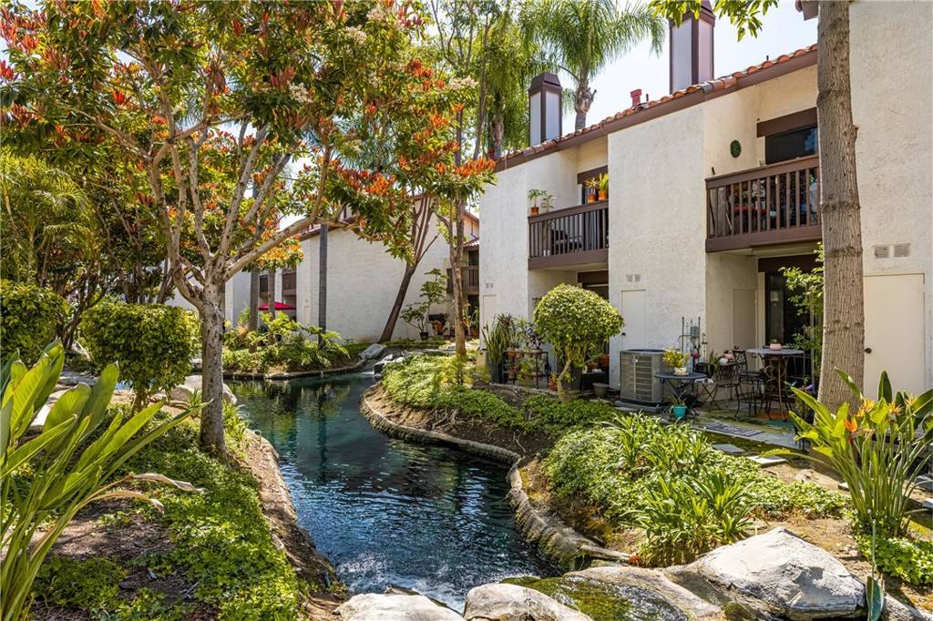 Placentia, CA 92870,314 Molokai DR
