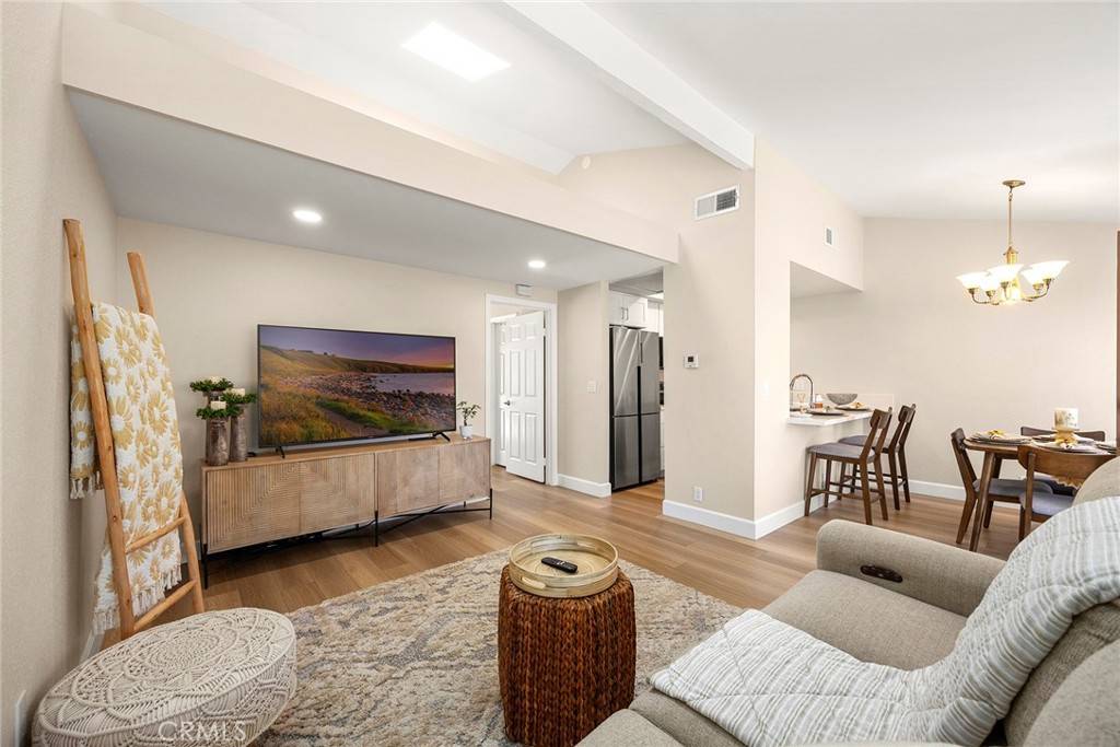 Yorba Linda, CA 92886,4692 Lakeview AVE #8