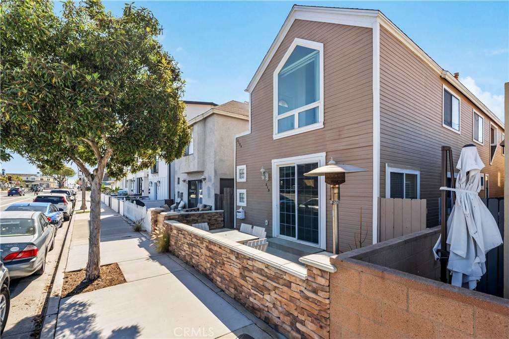 Newport Beach, CA 92663,219 32nd ST