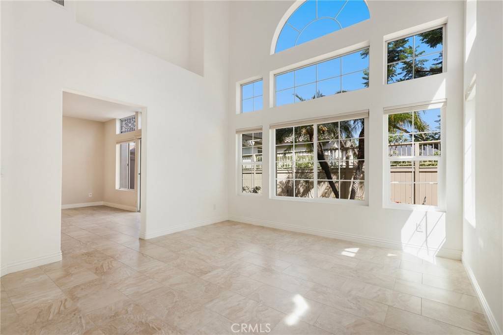 Yorba Linda, CA 92887,5527 Patricia WAY