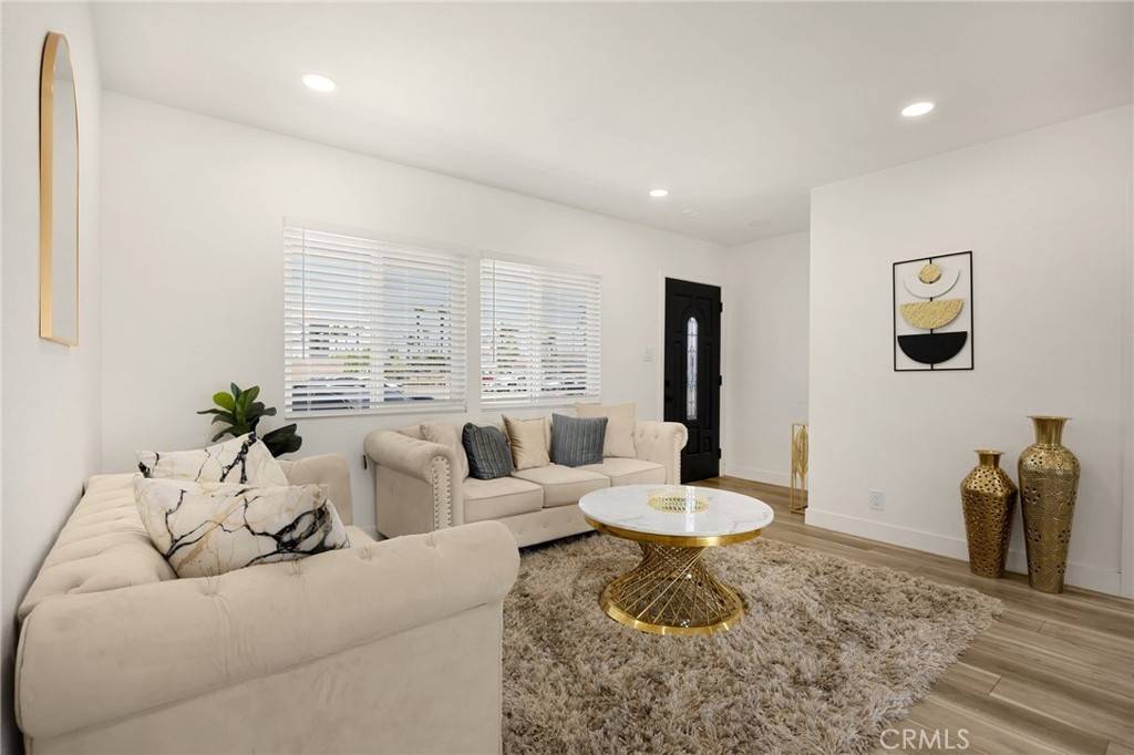 Anaheim, CA 92801,506 W Victor AVE