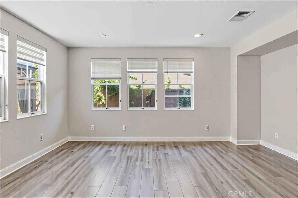 Tustin, CA 92782,15530 Bonsai WAY