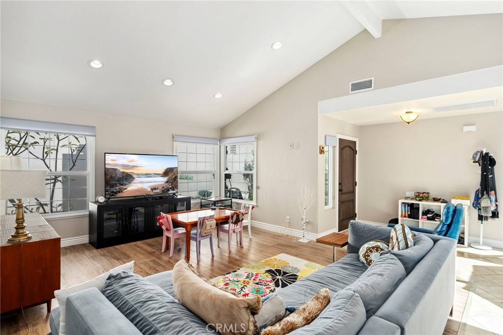 Placentia, CA 92870,609 W Palm DR