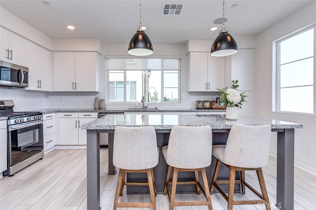 La Mirada, CA 90638,14180 Bay ST