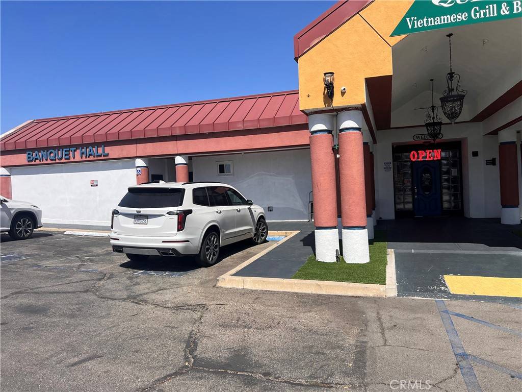 Upland, CA 91786,965 W Foothill BLVD