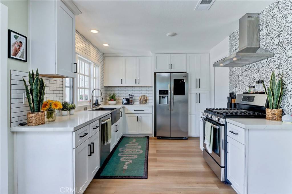 Westminster, CA 92683,5275 Charing Cross RD