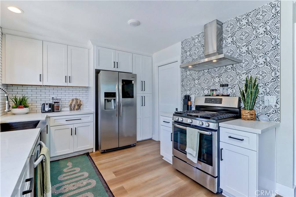 Westminster, CA 92683,5275 Charing Cross RD