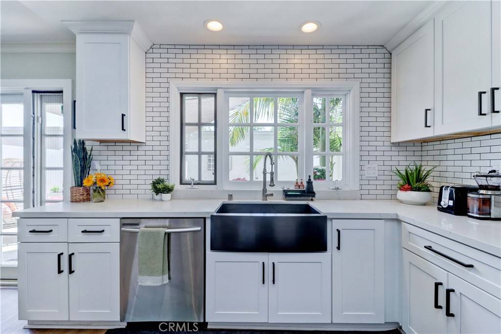 Westminster, CA 92683,5275 Charing Cross RD