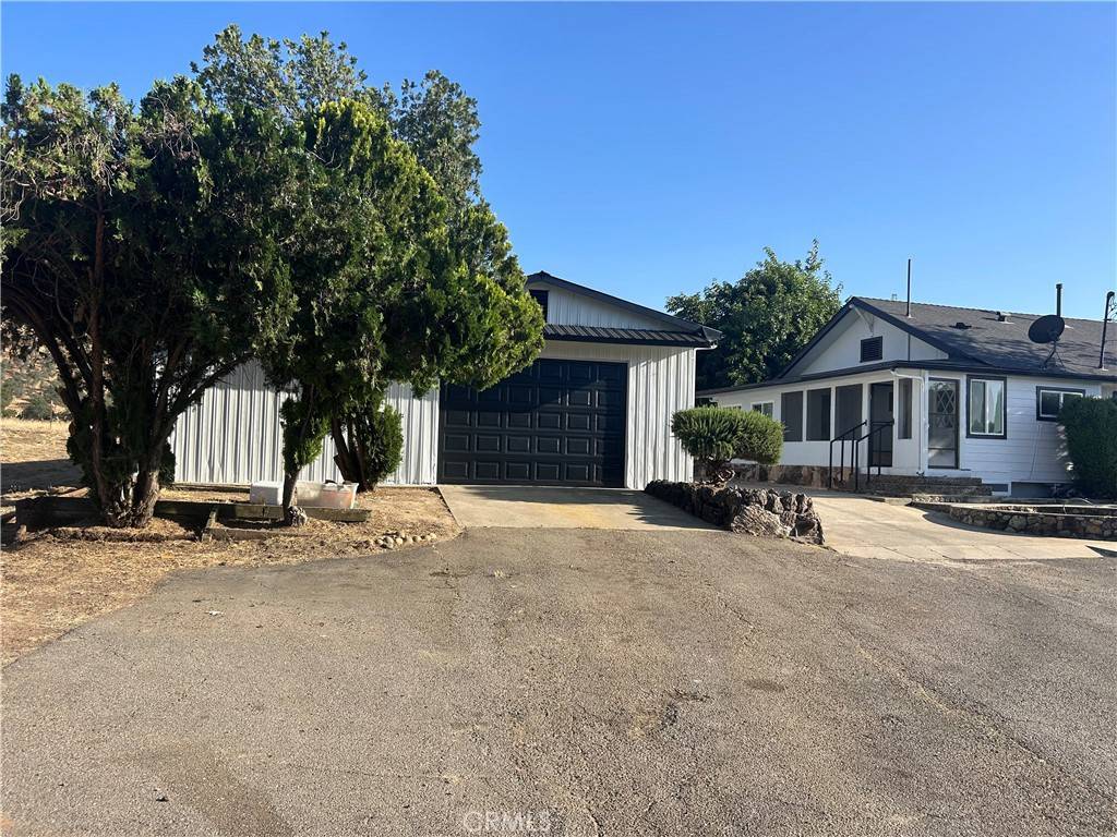 Springville, CA 93265,33549 Globe DR