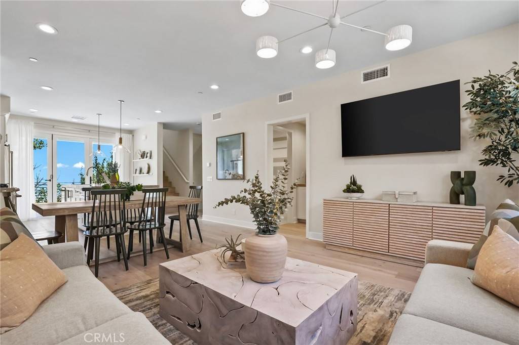 Huntington Beach, CA 92648,19071 Main ST #113