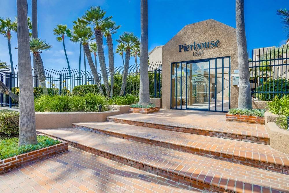 Huntington Beach, CA 92648,1200 Pacific Coast #325