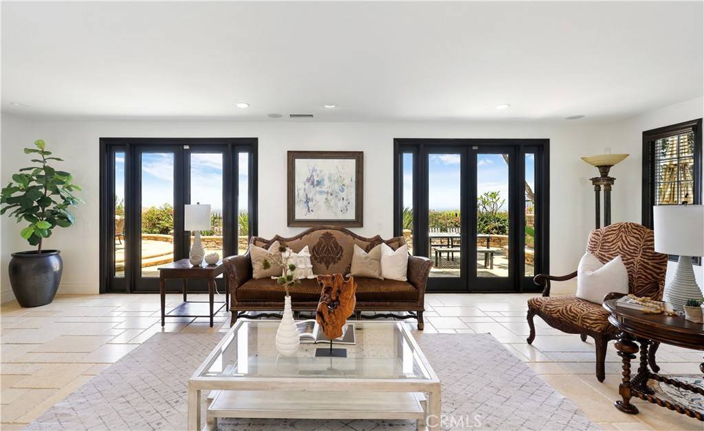 Irvine, CA 92603,41 Balcony