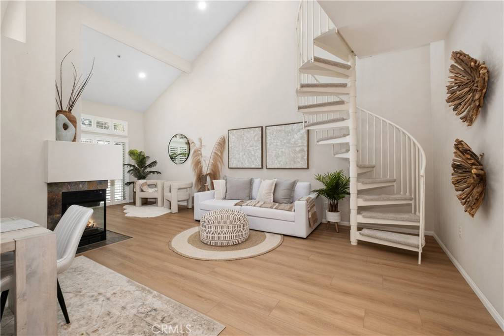 Huntington Beach, CA 92646,20171 Sealpoint LN #207