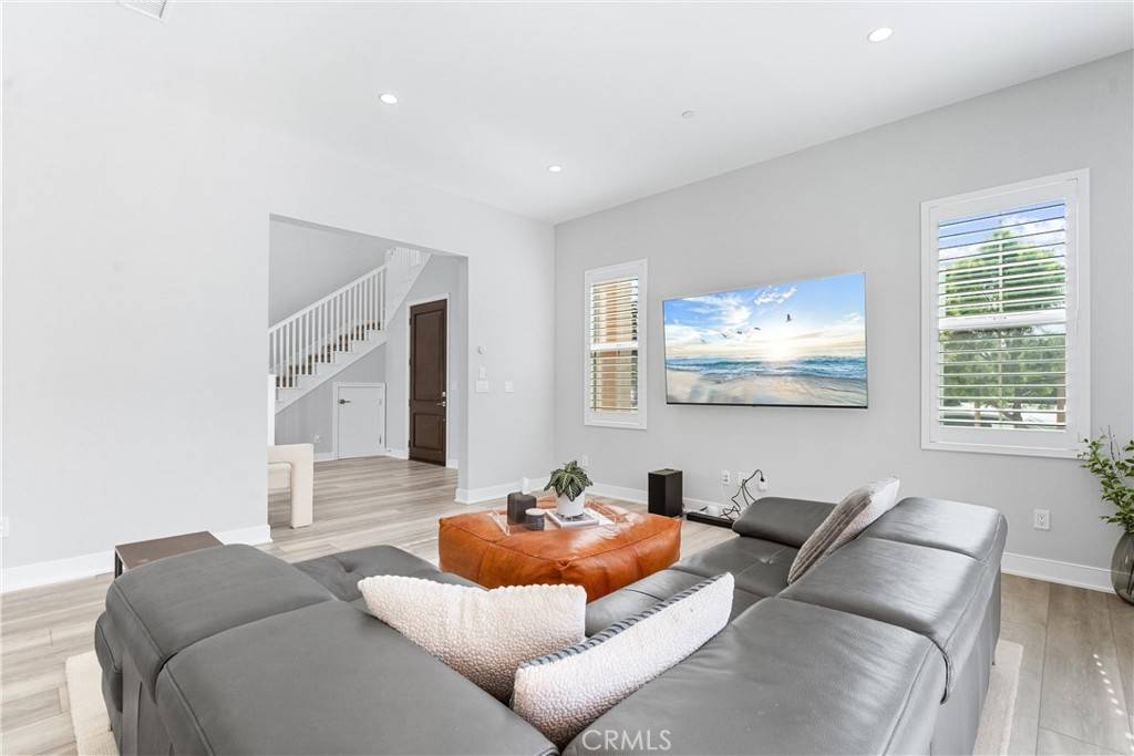 Irvine, CA 92618,183 Plum Lily