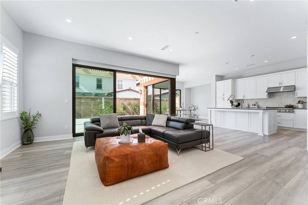 Irvine, CA 92618,183 Plum Lily