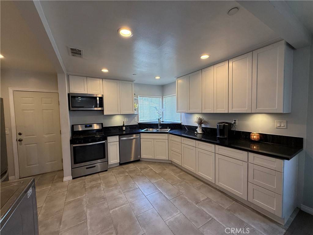 Compton, CA 90222,13906 S Kalsman AVE