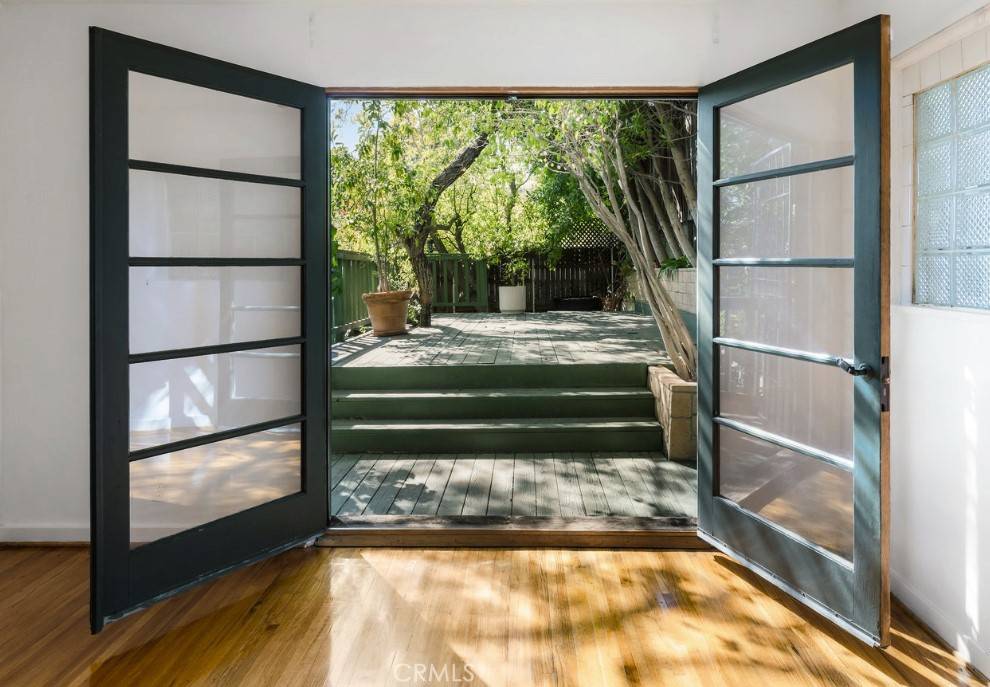 Los Angeles, CA 90068,2174 Beachwood
