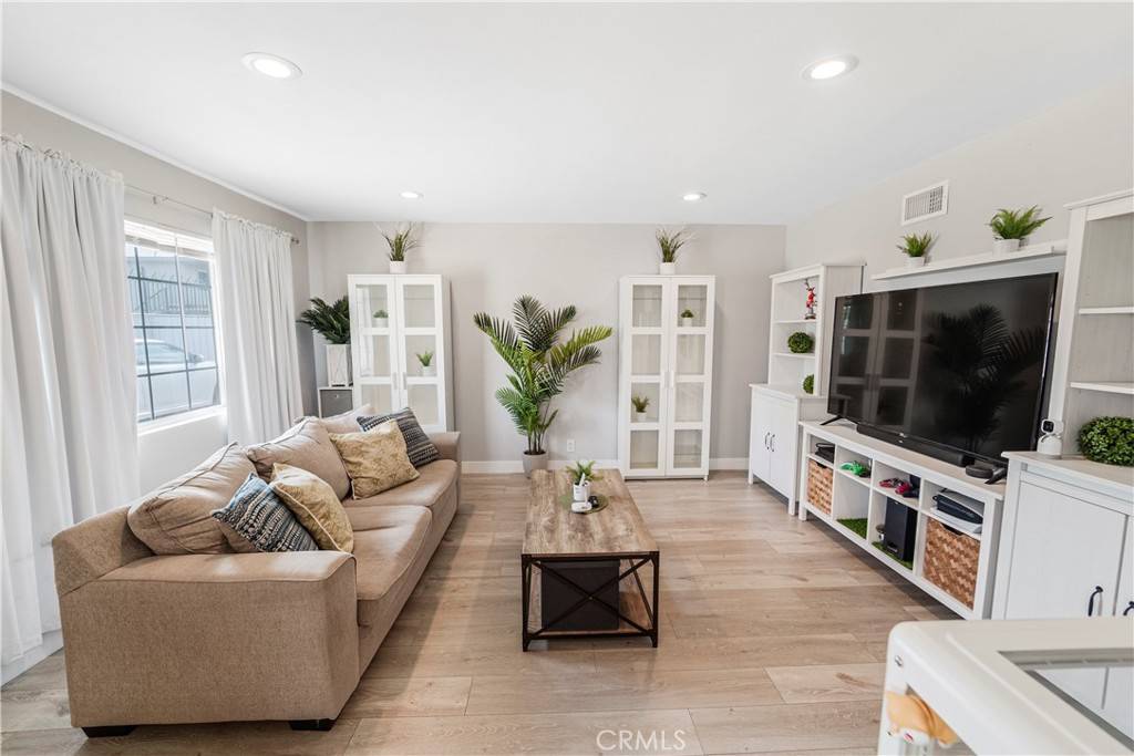 Paramount, CA 90723,14020 Orizaba AVE #6A