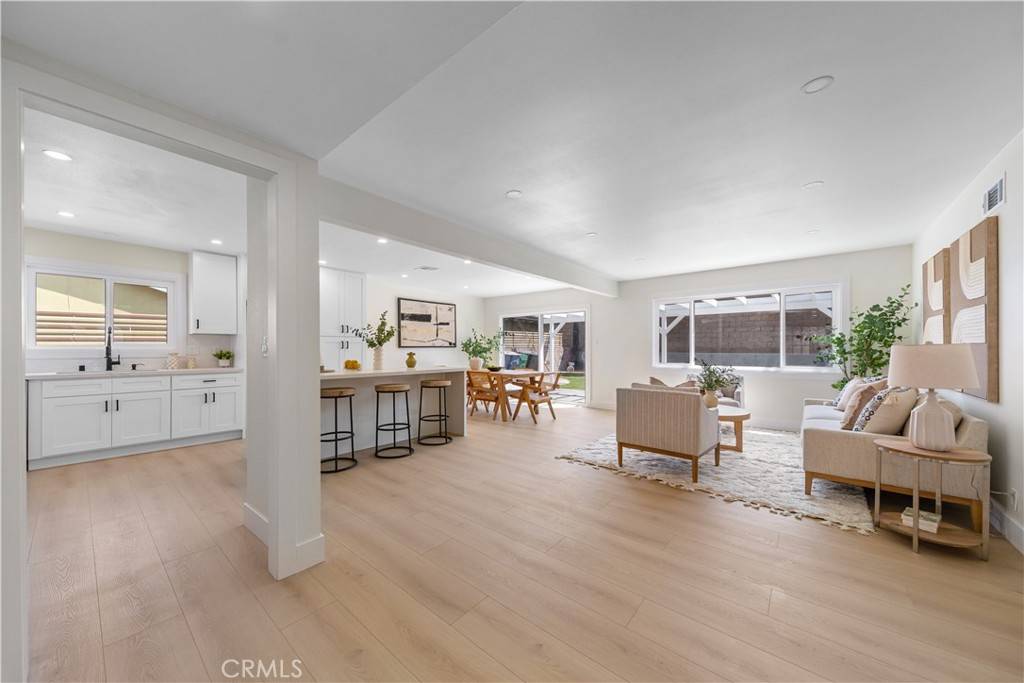 Westminster, CA 92683,5921 Meinhardt RD