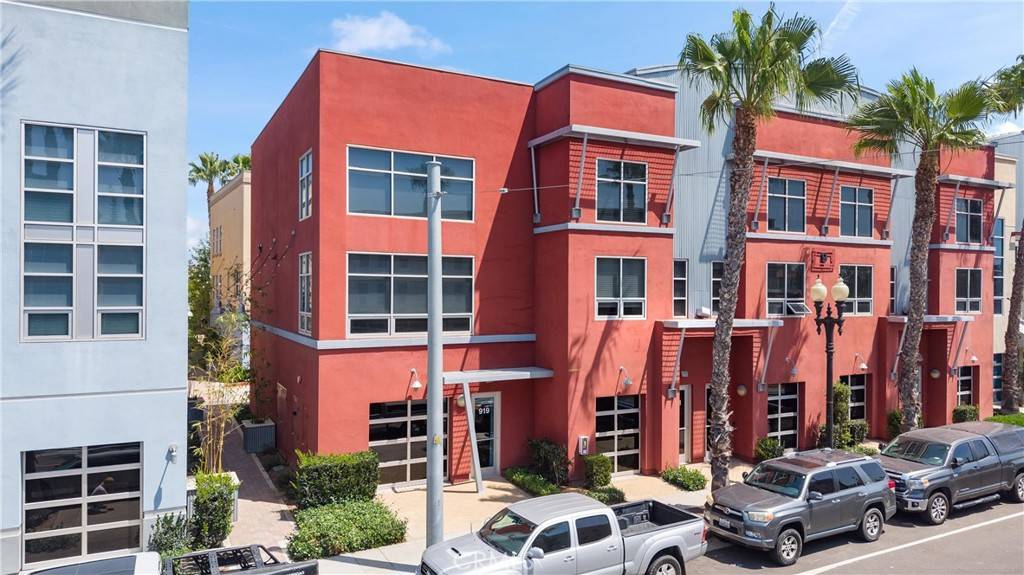 Santa Ana, CA 92701,919 E Santa Ana BLVD