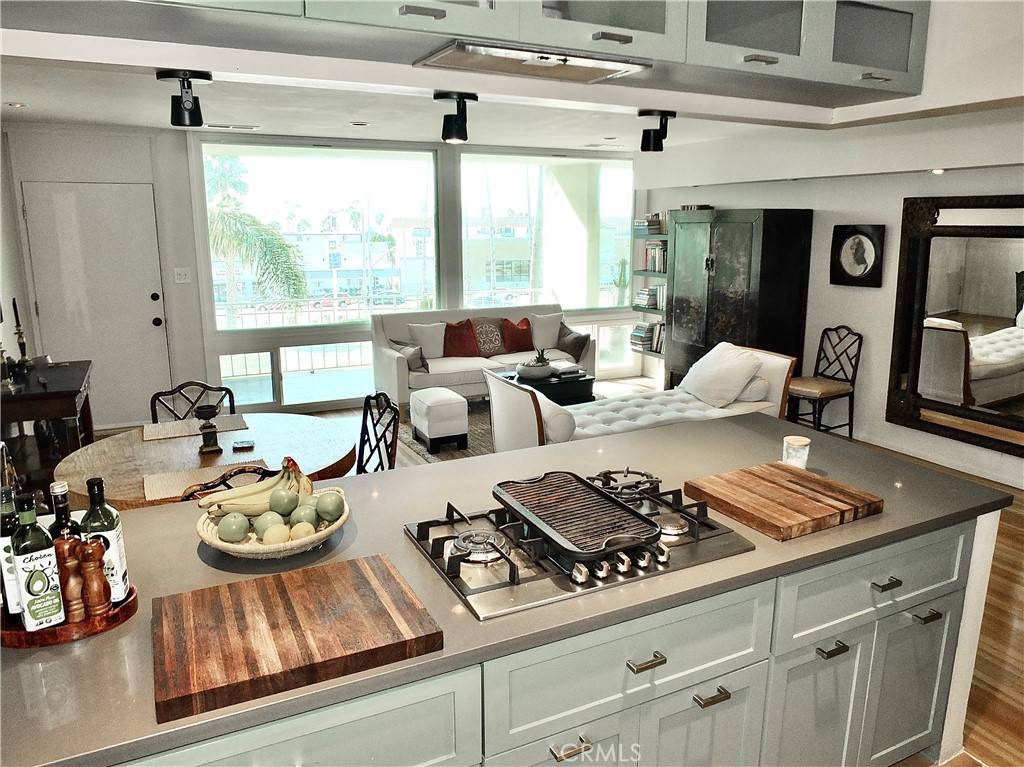 Long Beach, CA 90803,3901 E Livingston DR #304
