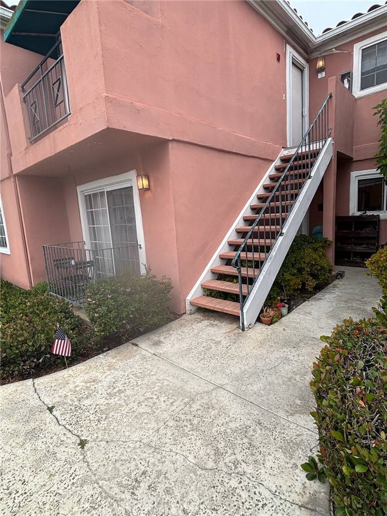 Huntington Beach, CA 92648,409 Utica