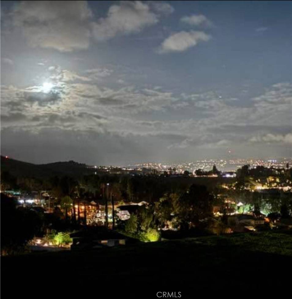 Yorba Linda, CA 92886,3875 Crest DR