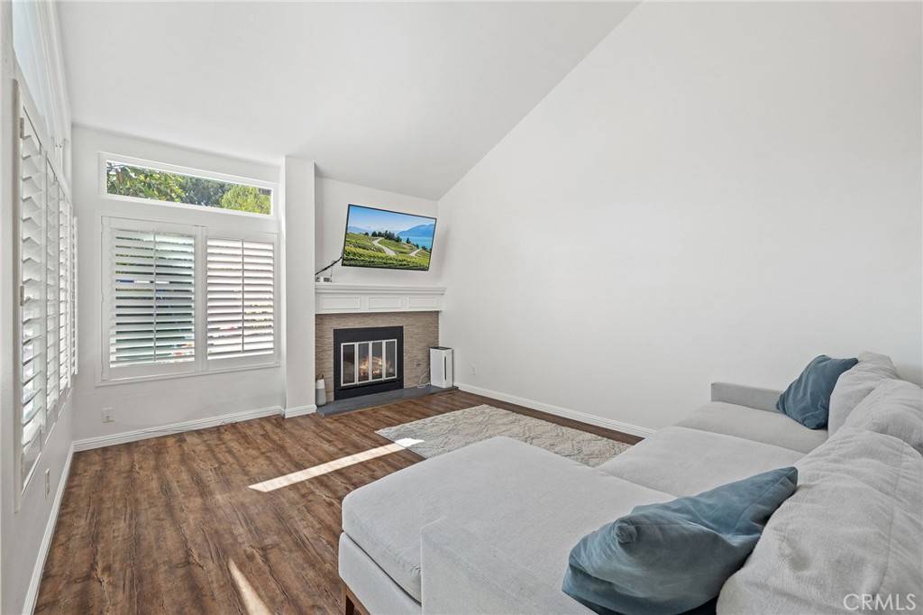 Irvine, CA 92612,164 Stanford CT #82