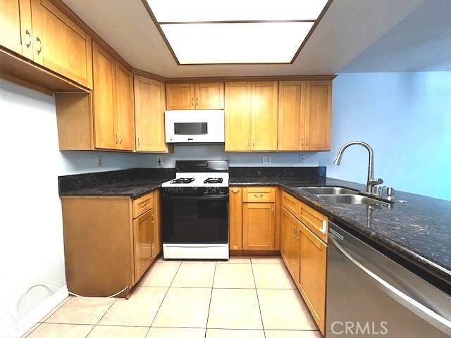 Fullerton, CA 92833,928 Whitewater DR #97