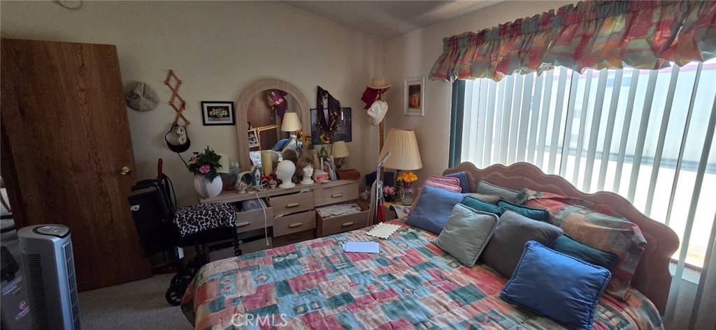 Thousand Palms, CA 92276,33265 Laura DR