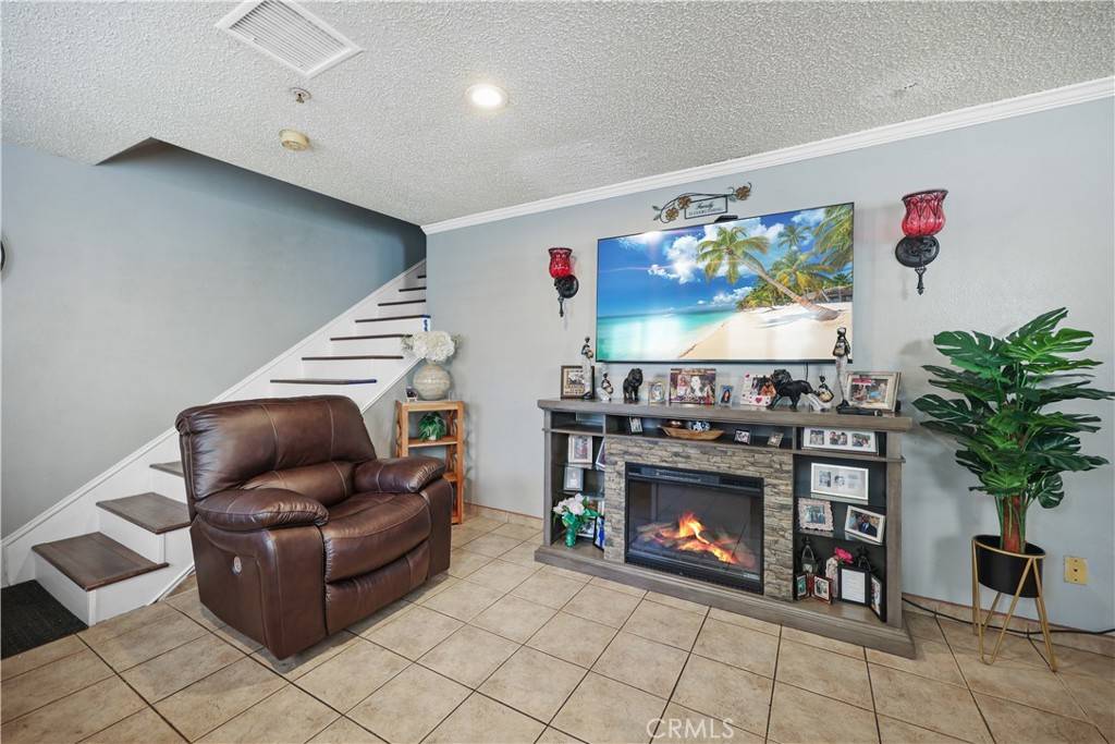 Downey, CA 90242,9317 Elm Vista DR #9
