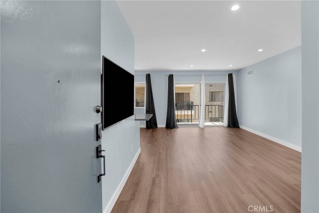 Los Angeles, CA 90035,1115 S Elm DR #417