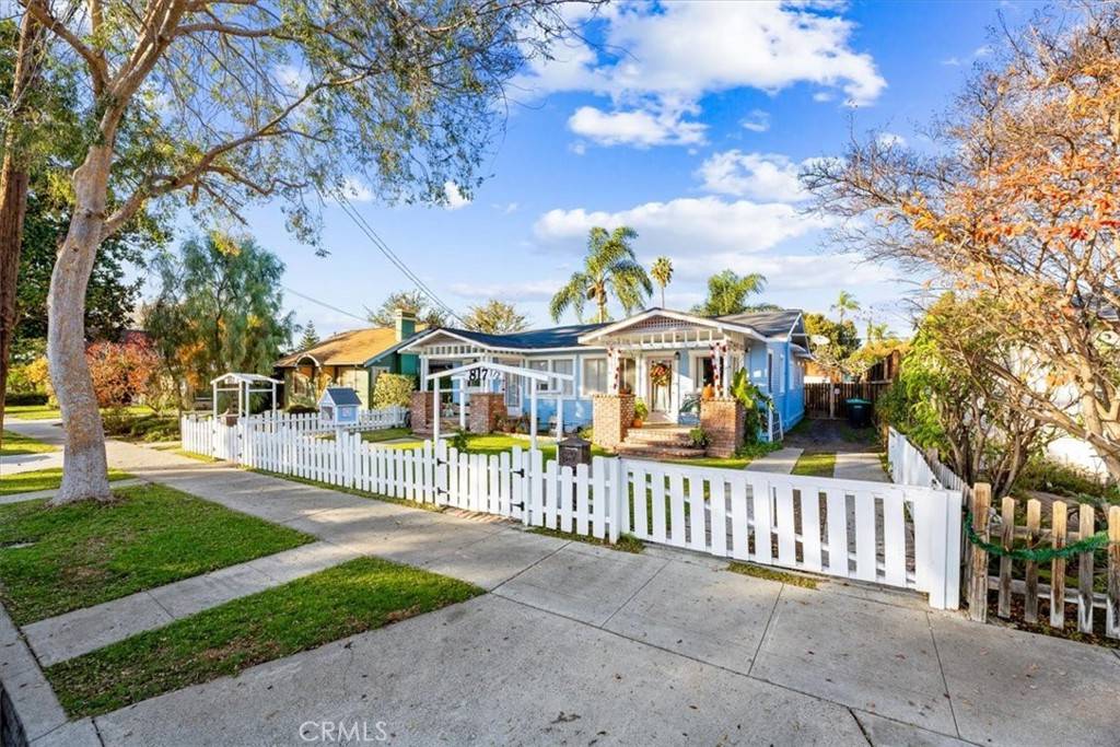 Orange, CA 92866,817 E Palmyra AVE