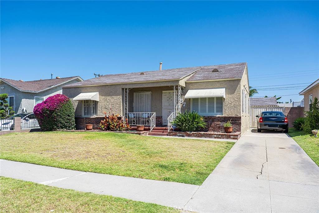 Compton, CA 90220,957 W Myrrh ST