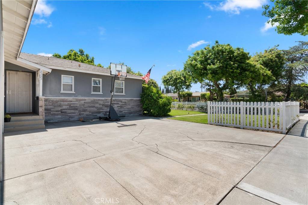 Santa Ana, CA 92706,2323 Larchmont Avenue