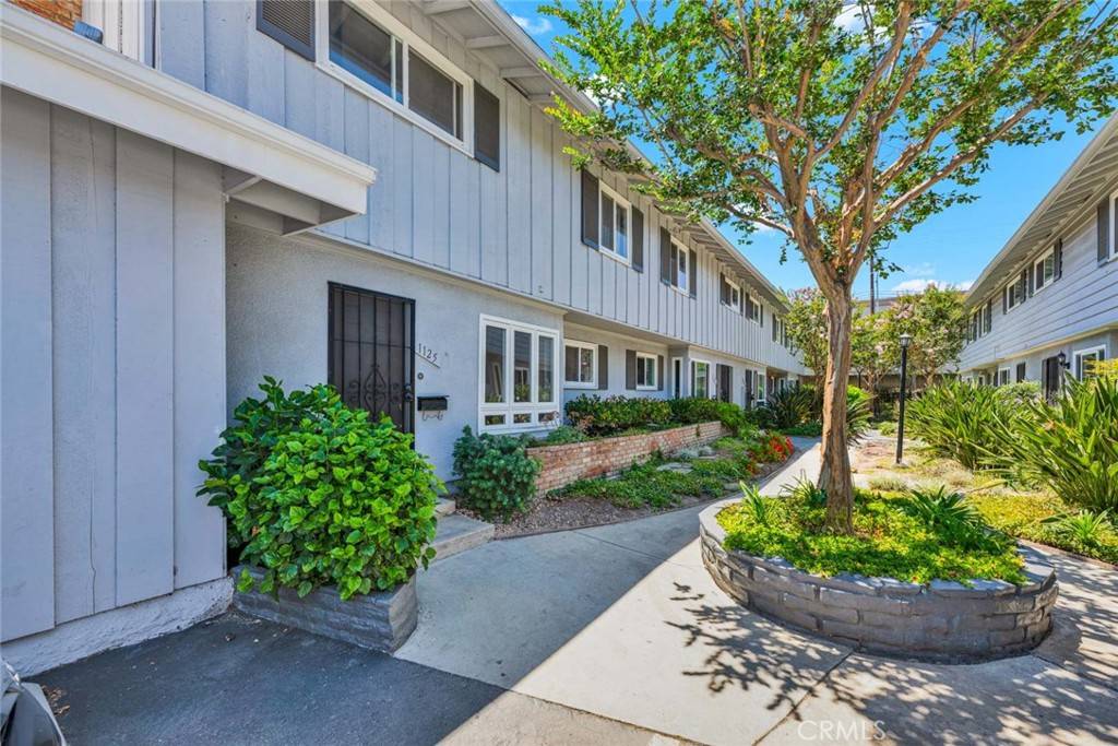 Tustin, CA 92780,1125 E 1st ST