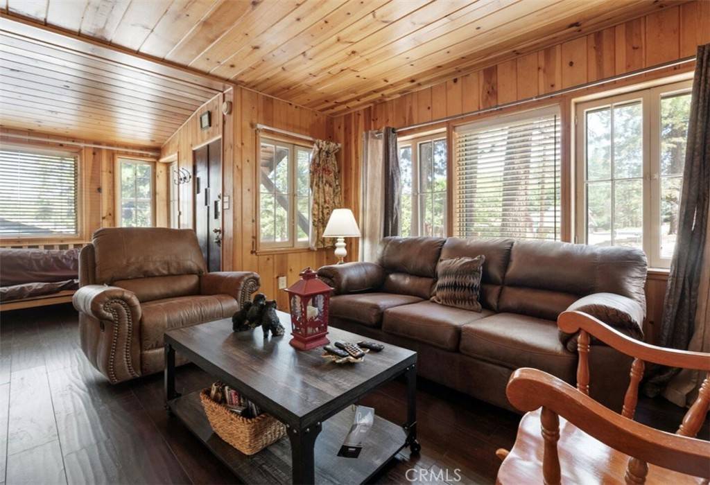 Big Bear Lake, CA 92315,1118 Clubview AVE