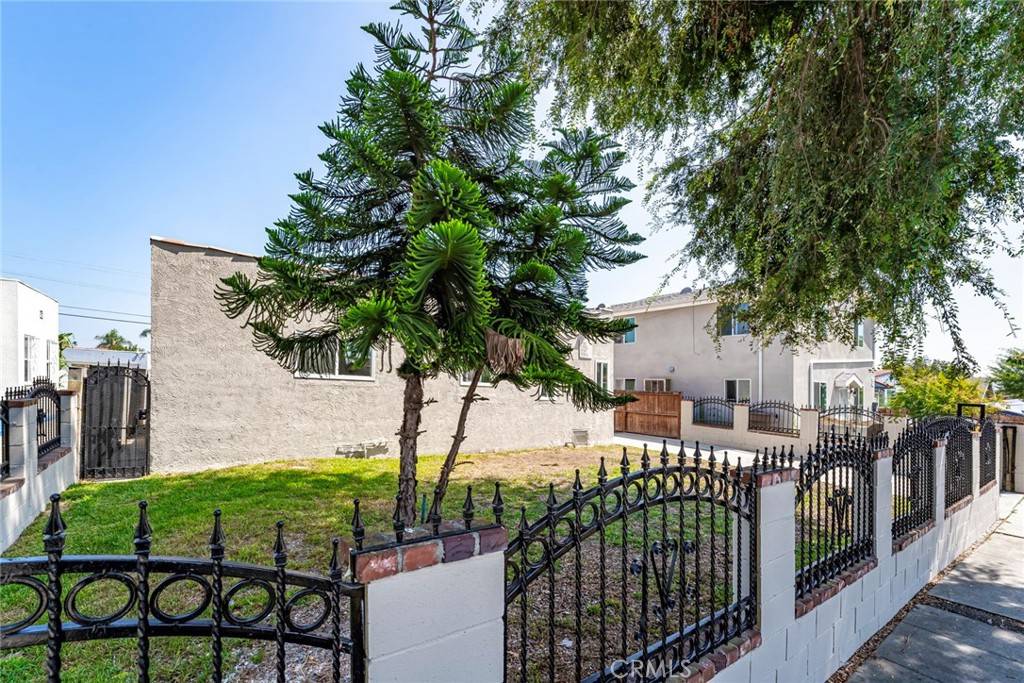 Los Angeles, CA 90047,1733 W 84th PL