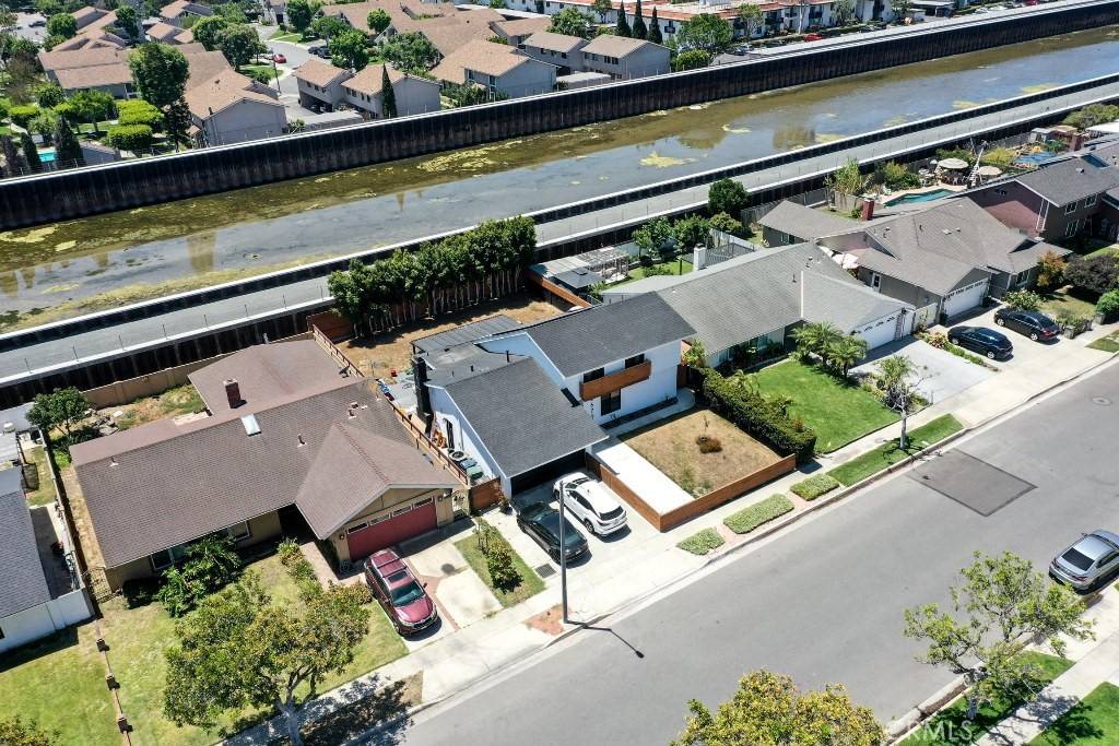 Huntington Beach, CA 92647,6672 Marilyn DR