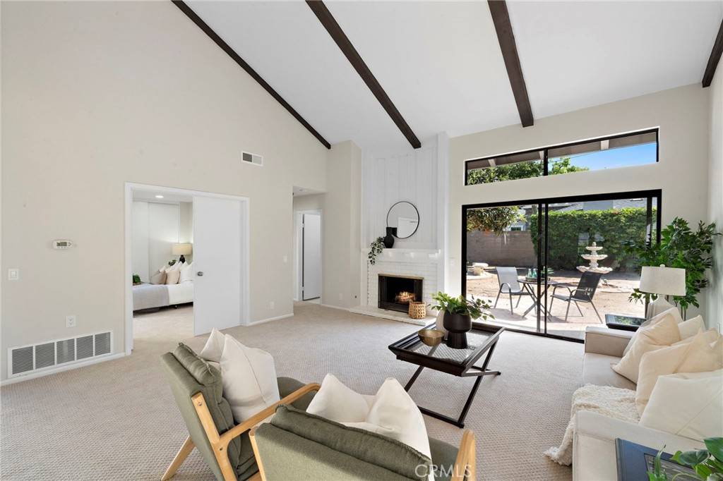 Tustin, CA 92780,1061 Regis WAY