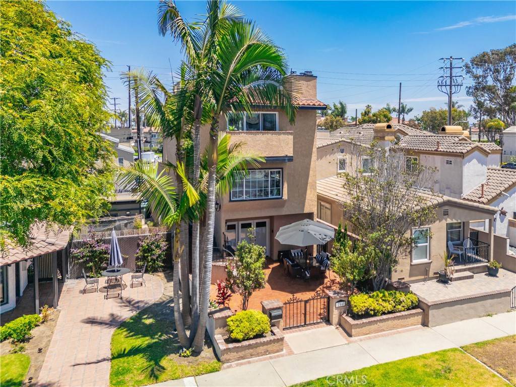 Huntington Beach, CA 92648,708 Main ST