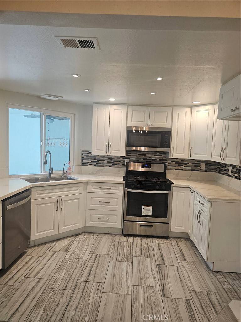 Fullerton, CA 92833,2316 Greenwich DR