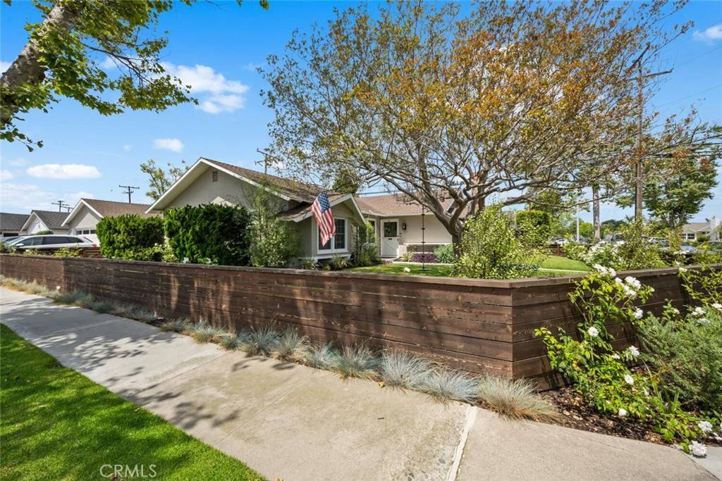Los Alamitos, CA 90720,3272 Woodstock RD