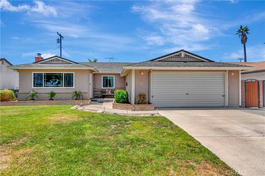 Huntington Beach, CA 92647,15041 Columbia LN