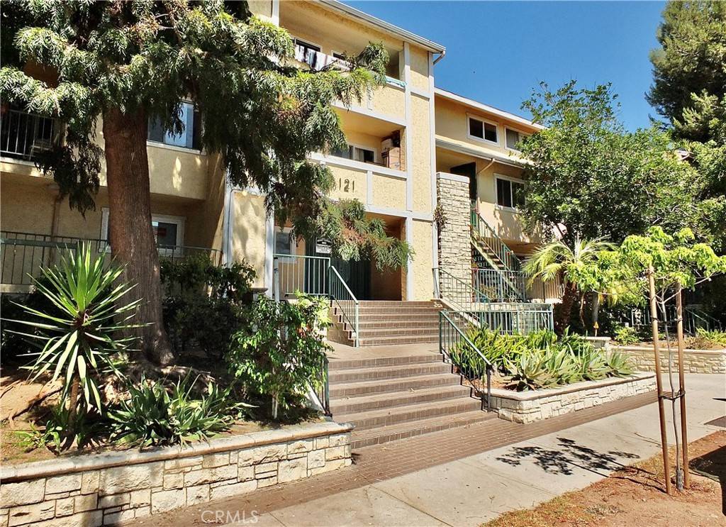 Glendale, CA 91206,121 Sinclair AVE #241