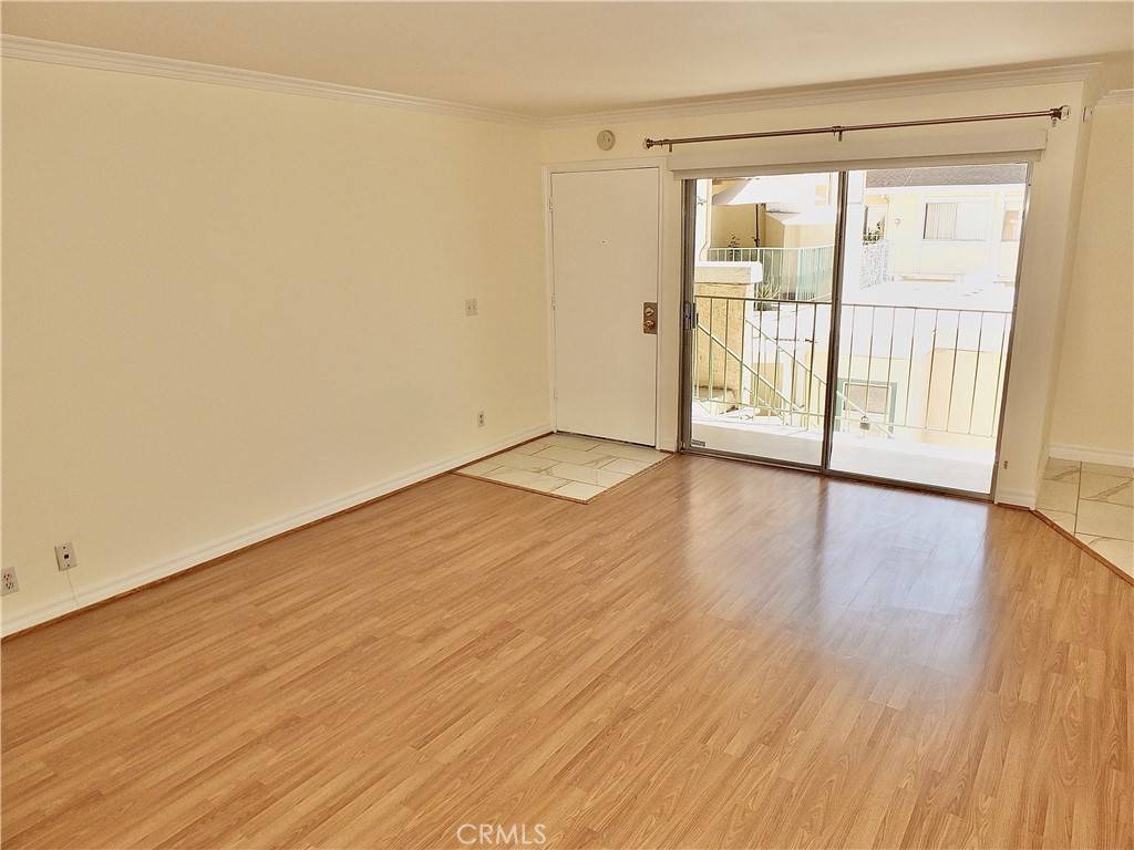 Glendale, CA 91206,121 Sinclair AVE #241