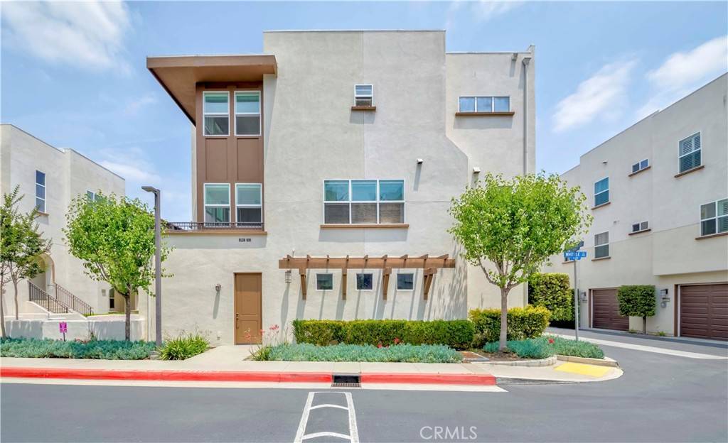 Downey, CA 90240,9213 Sunshine PL